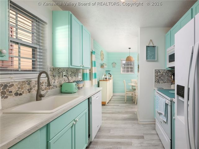 521 Dudding Avenue, Hurricane, WV 25526