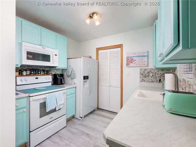 521 Dudding Avenue, Hurricane, WV 25526