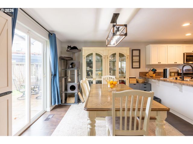 306 E 16th Pl, La Center, WA 98629