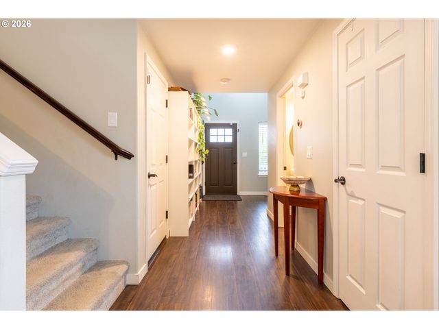 306 E 16th Pl, La Center, WA 98629