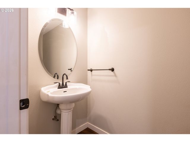 306 E 16th Pl, La Center, WA 98629