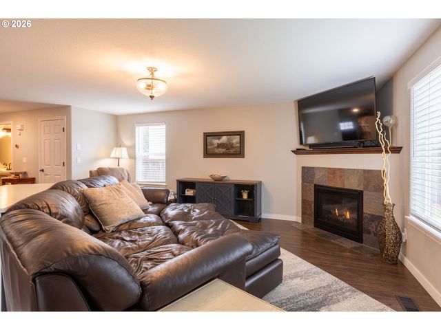 306 E 16th Pl, La Center, WA 98629