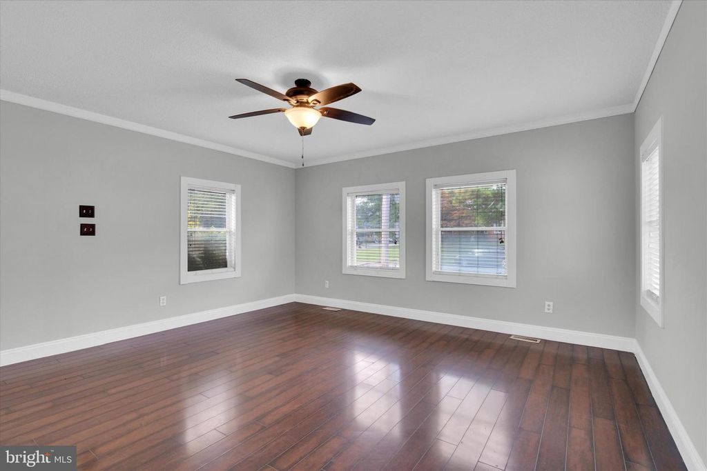 Image 11 of property listing at 125 RANGE RD, Glen Burnie, MD 21061
