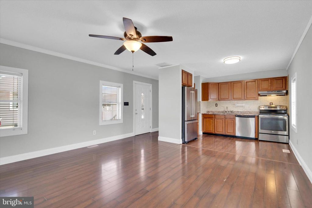 Image 12 of property listing at 125 RANGE RD, Glen Burnie, MD 21061