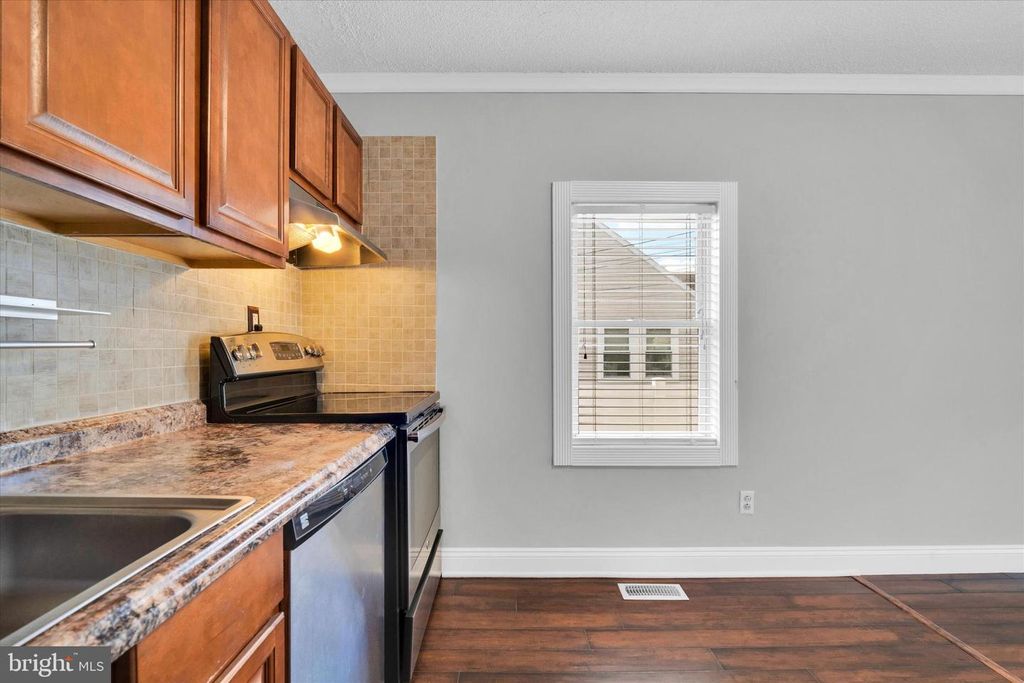 Image 16 of property listing at 125 RANGE RD, Glen Burnie, MD 21061