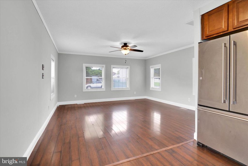 Image 17 of property listing at 125 RANGE RD, Glen Burnie, MD 21061