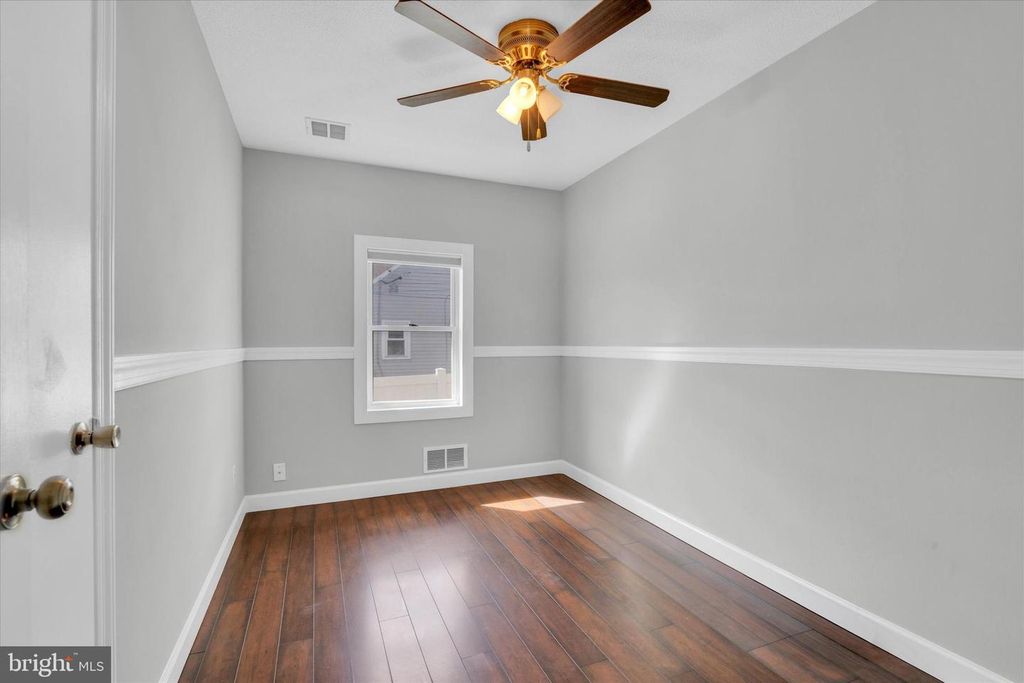 Image 24 of property listing at 125 RANGE RD, Glen Burnie, MD 21061