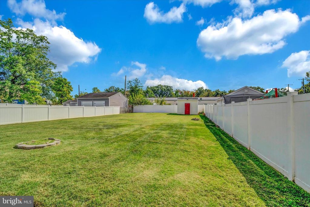 Image 6 of property listing at 125 RANGE RD, Glen Burnie, MD 21061