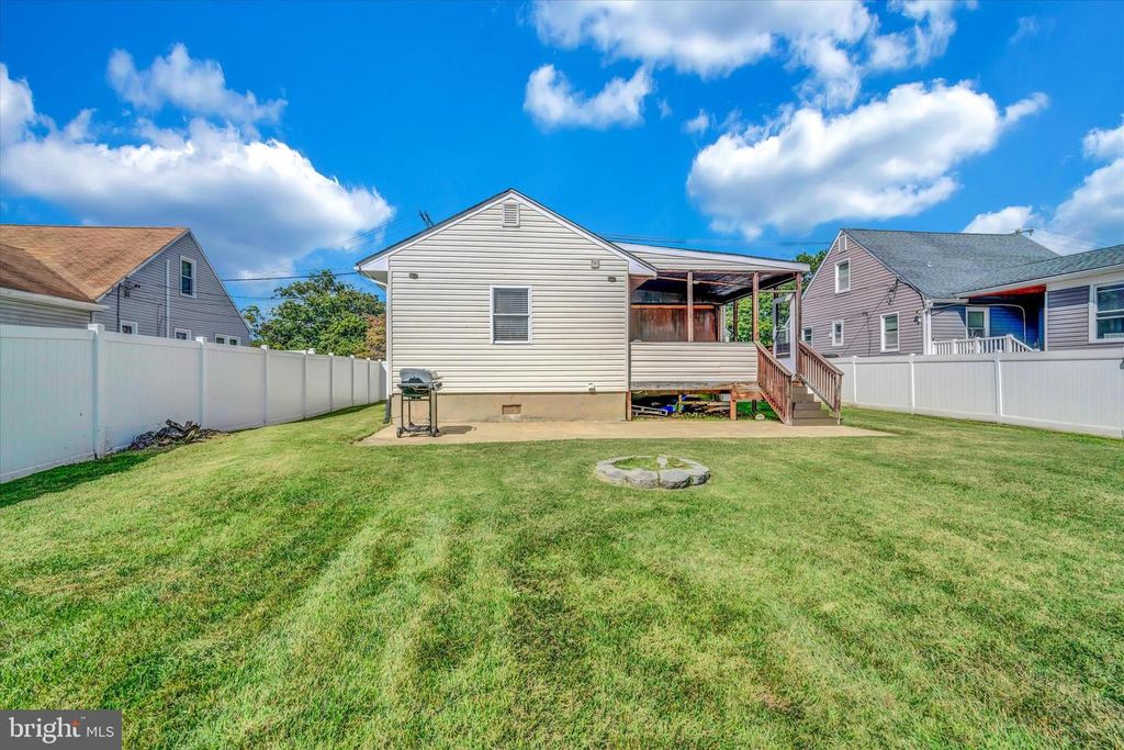 Image 7 of property listing at 125 RANGE RD, Glen Burnie, MD 21061