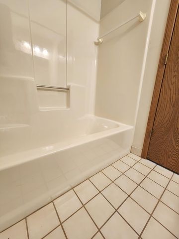 4041 Maureen Drive NE 103, Columbia Heights, MN 55421