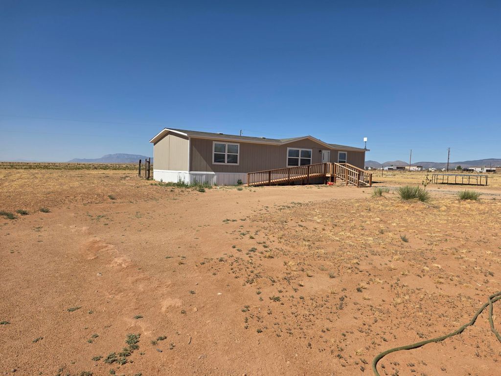 147 Manzano View Road, Los Lunas, NM 87031