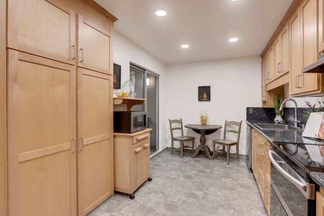 323 323 Monte Vista Ave 107, Oakland, CA 94611