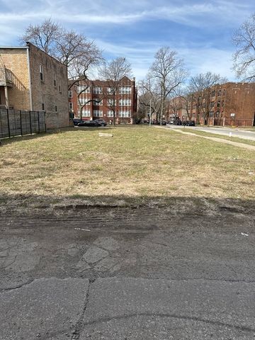 201 E 70th Street, Chicago, IL 60637