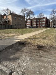 201 E 70th Street, Chicago, IL 60637
