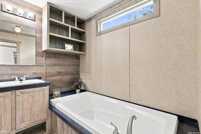 1117 PLUM ST, Floresville, TX 78114