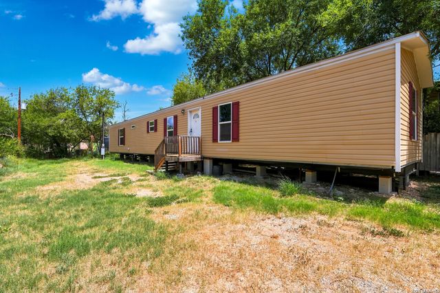 1117 PLUM ST, Floresville, TX 78114