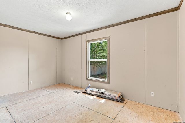 1117 PLUM ST, Floresville, TX 78114