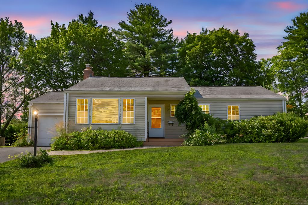 11 Sky View Drive, West Hartford, CT 06117