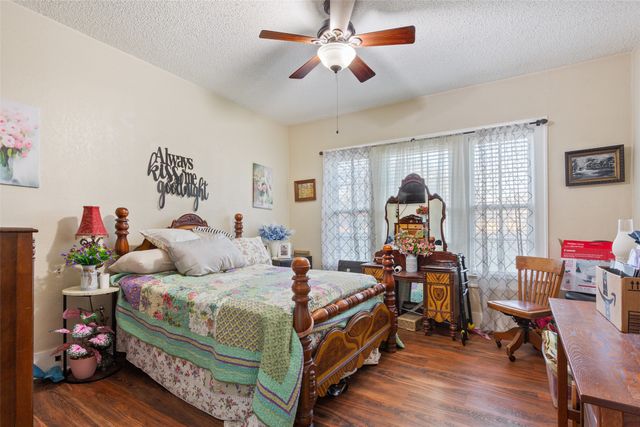 1026 W 7th Street, Mcgregor, TX 76657