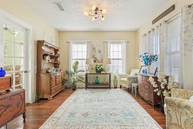 1026 W 7th Street, Mcgregor, TX 76657