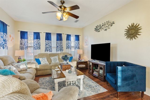 1026 W 7th Street, Mcgregor, TX 76657