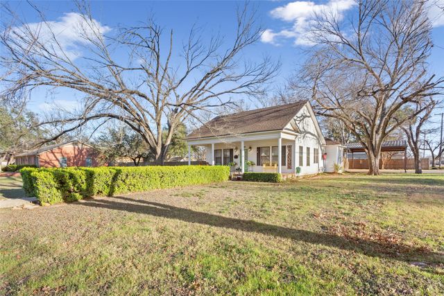 1026 W 7th Street, Mcgregor, TX 76657