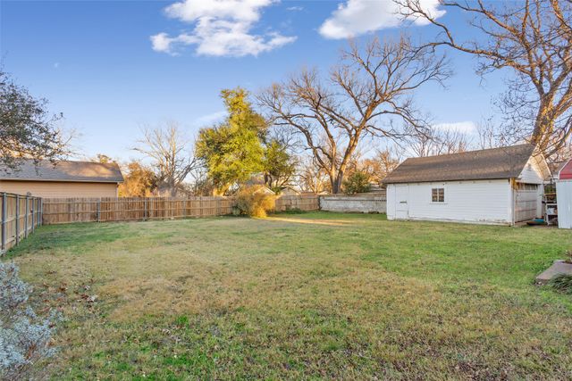 1026 W 7th Street, Mcgregor, TX 76657