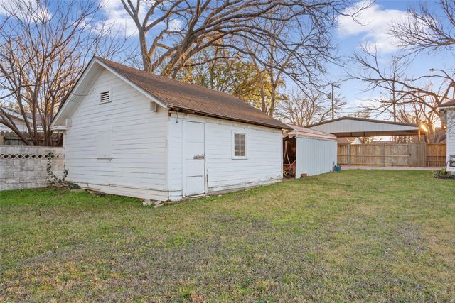 1026 W 7th Street, Mcgregor, TX 76657