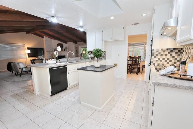 3802 Sweetwater Dr, Rocklin, CA 95677