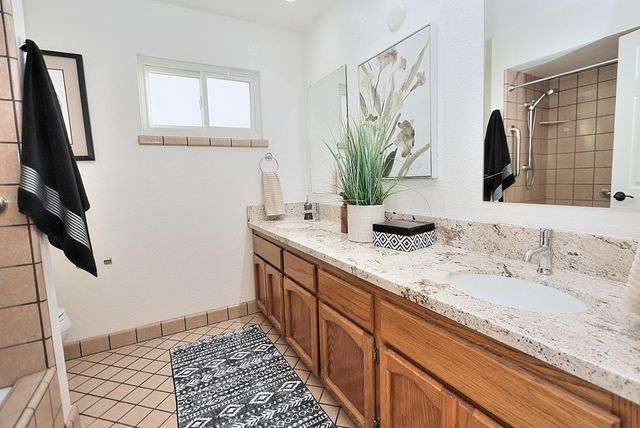 3802 Sweetwater Dr, Rocklin, CA 95677