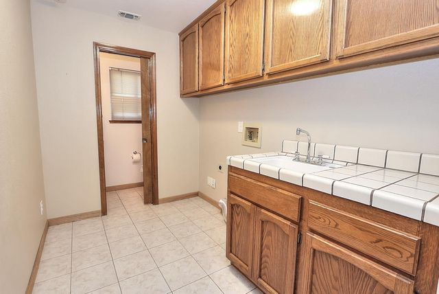 3802 Sweetwater Dr, Rocklin, CA 95677