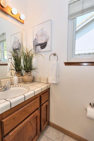 3802 Sweetwater Dr, Rocklin, CA 95677
