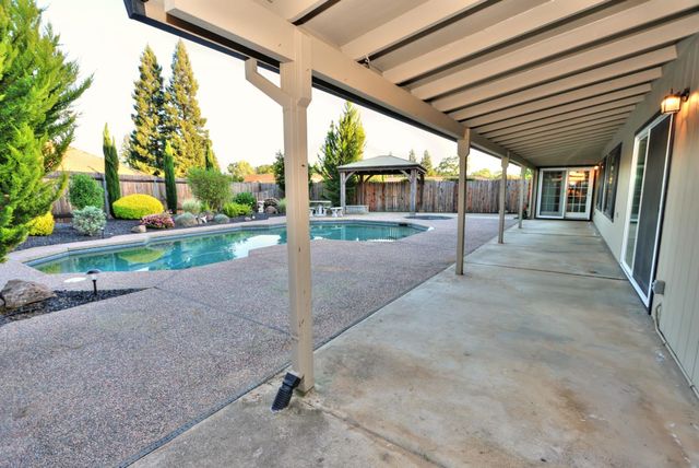 3802 Sweetwater Dr, Rocklin, CA 95677