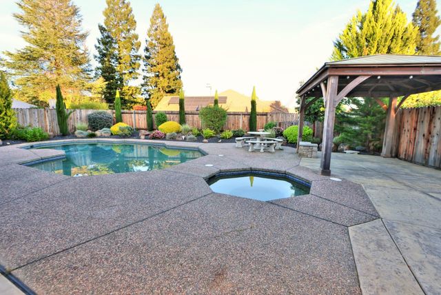 3802 Sweetwater Dr, Rocklin, CA 95677