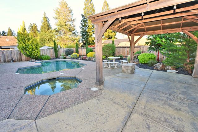 3802 Sweetwater Dr, Rocklin, CA 95677