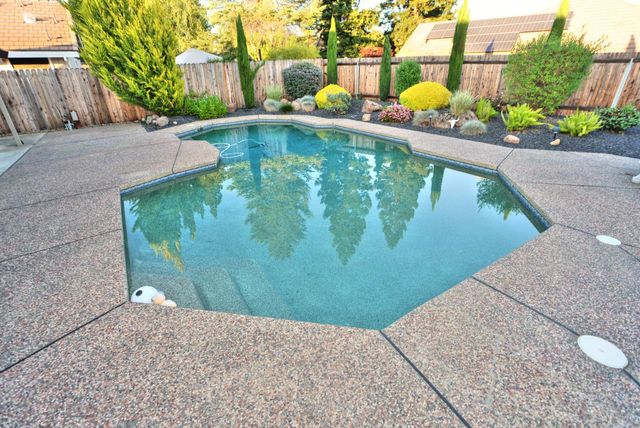 3802 Sweetwater Dr, Rocklin, CA 95677