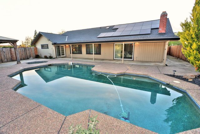3802 Sweetwater Dr, Rocklin, CA 95677