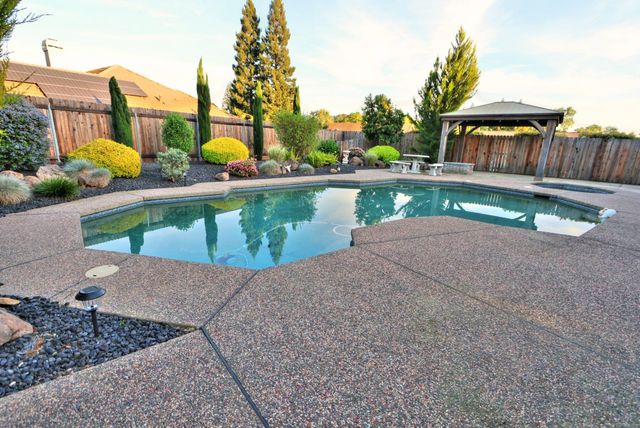 3802 Sweetwater Dr, Rocklin, CA 95677