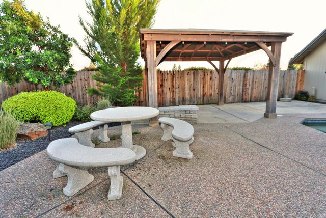 3802 Sweetwater Dr, Rocklin, CA 95677