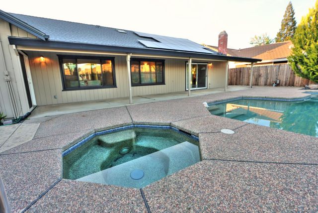 3802 Sweetwater Dr, Rocklin, CA 95677