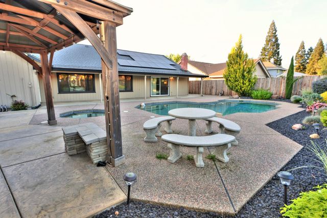 3802 Sweetwater Dr, Rocklin, CA 95677