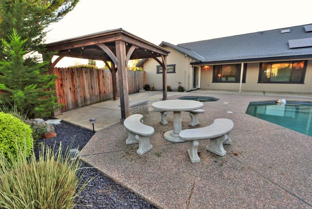 3802 Sweetwater Dr, Rocklin, CA 95677