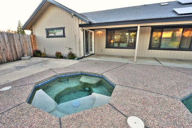 3802 Sweetwater Dr, Rocklin, CA 95677