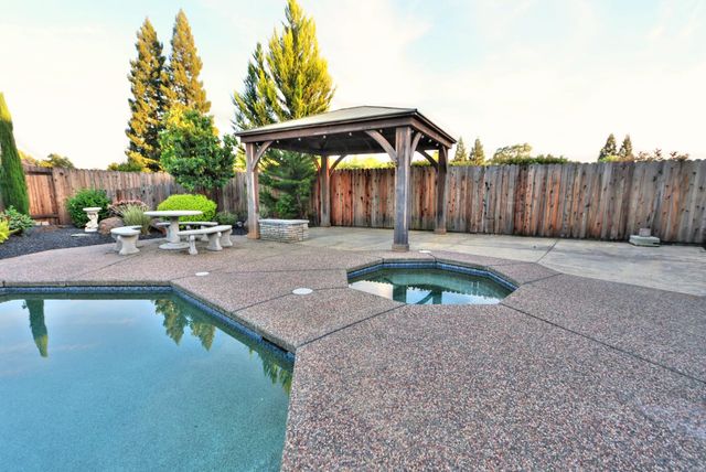 3802 Sweetwater Dr, Rocklin, CA 95677