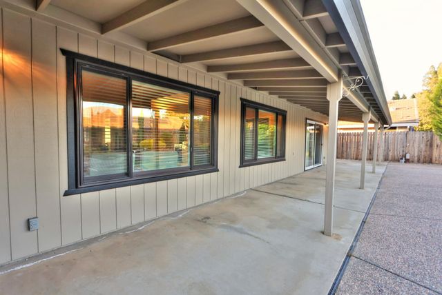 3802 Sweetwater Dr, Rocklin, CA 95677