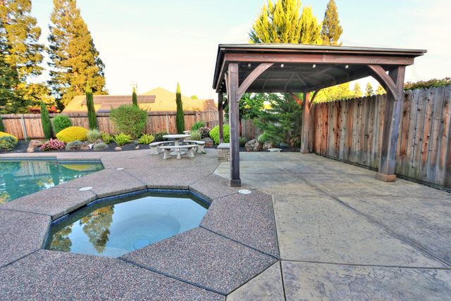 3802 Sweetwater Dr, Rocklin, CA 95677