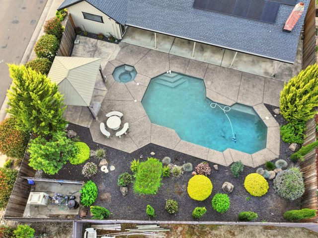 3802 Sweetwater Dr, Rocklin, CA 95677