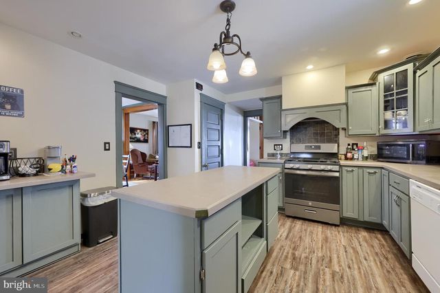 244 W MARKET ST, Hellam, PA 17406