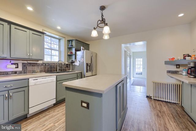 244 W MARKET ST, Hellam, PA 17406