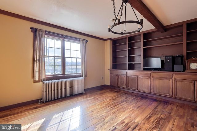 244 W MARKET ST, Hellam, PA 17406